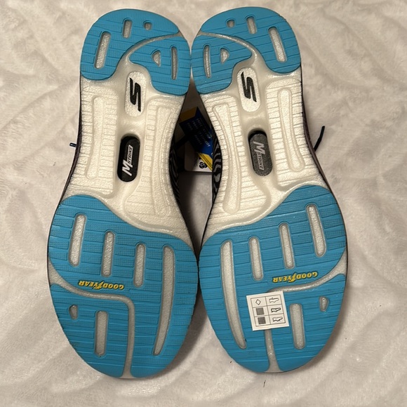 Skechers Zebra Performance Shoe - Picture 7 of 9